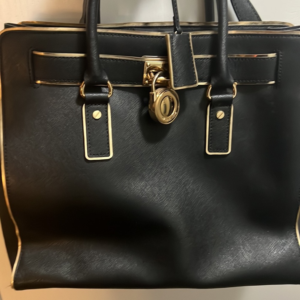 Michael Kors handbag used only twice, it look like new, with duster bag included - Picture 3 of 3